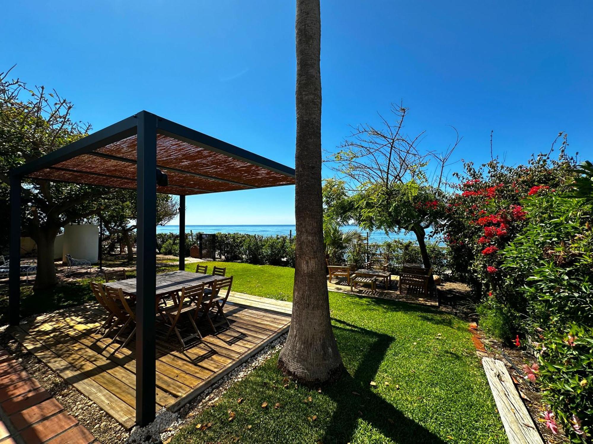 Villa Alboran Beachfront 9Pax Torre de Benagalbon Luaran gambar