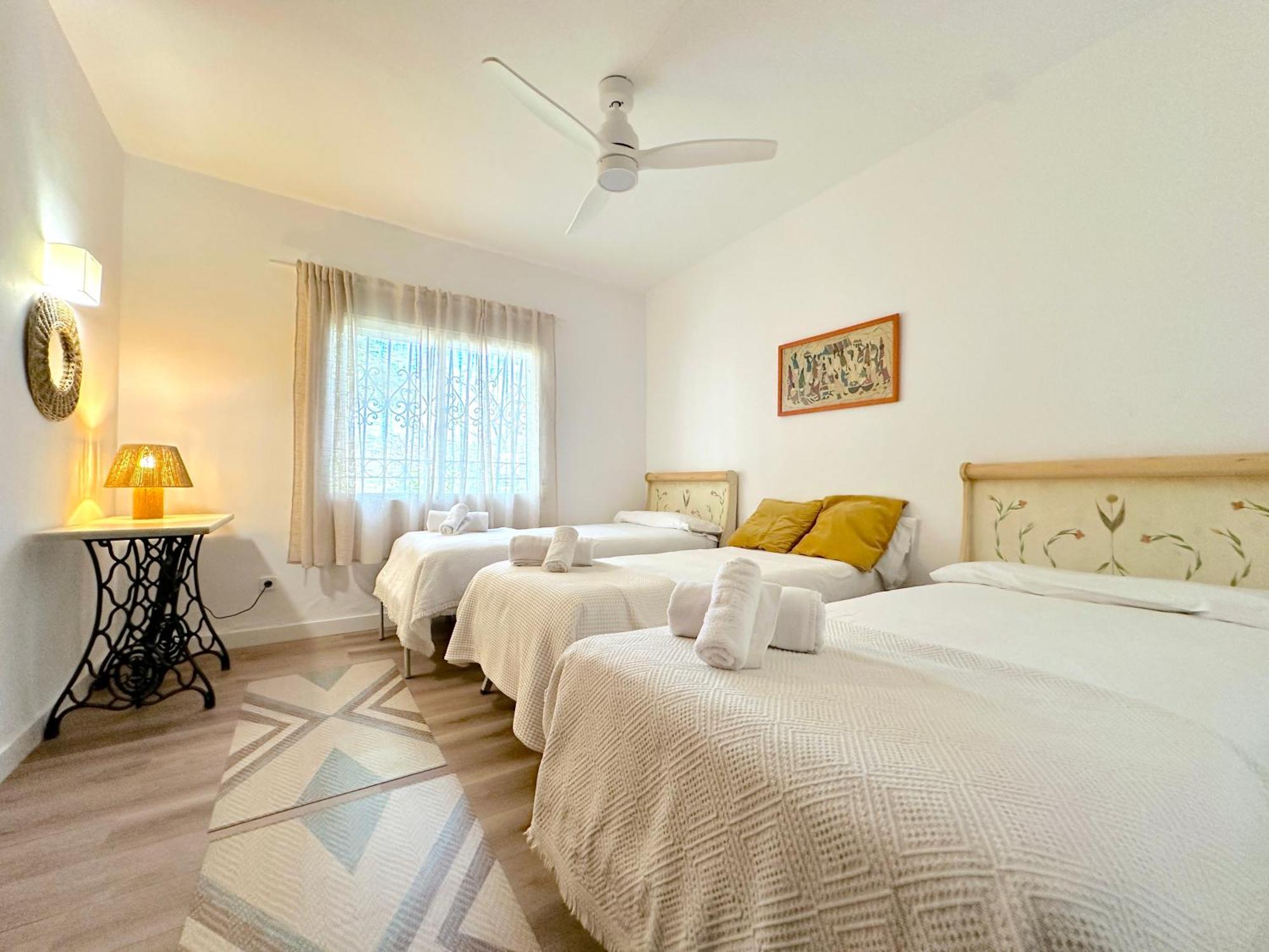 Villa Alboran Beachfront 9Pax Torre de Benagalbon Luaran gambar